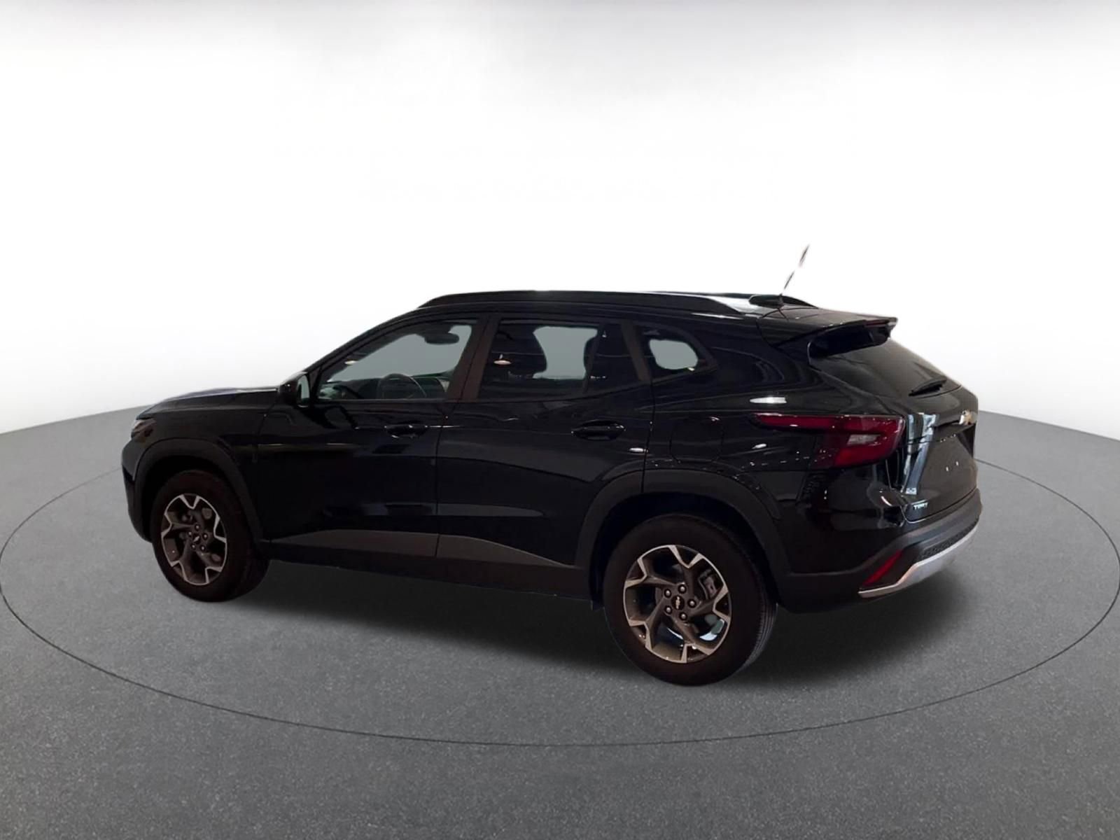 Used 2025 Chevrolet Trax LT w/ LT Convenience Package FWD image 10