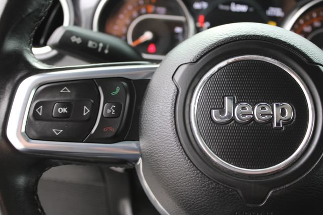 Used 2022 Jeep Wrangler Unlimited Sahara AWD/4WD image 19