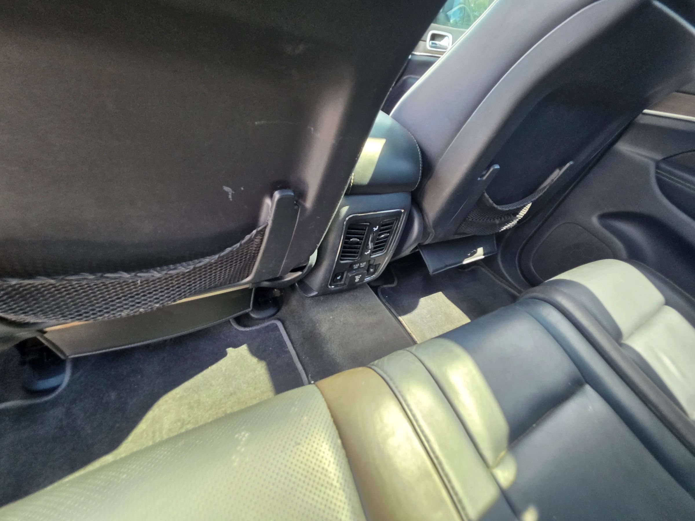 Used 2014 Jeep Grand Cherokee Overland w/ Advanced Technology Group RWD image 16