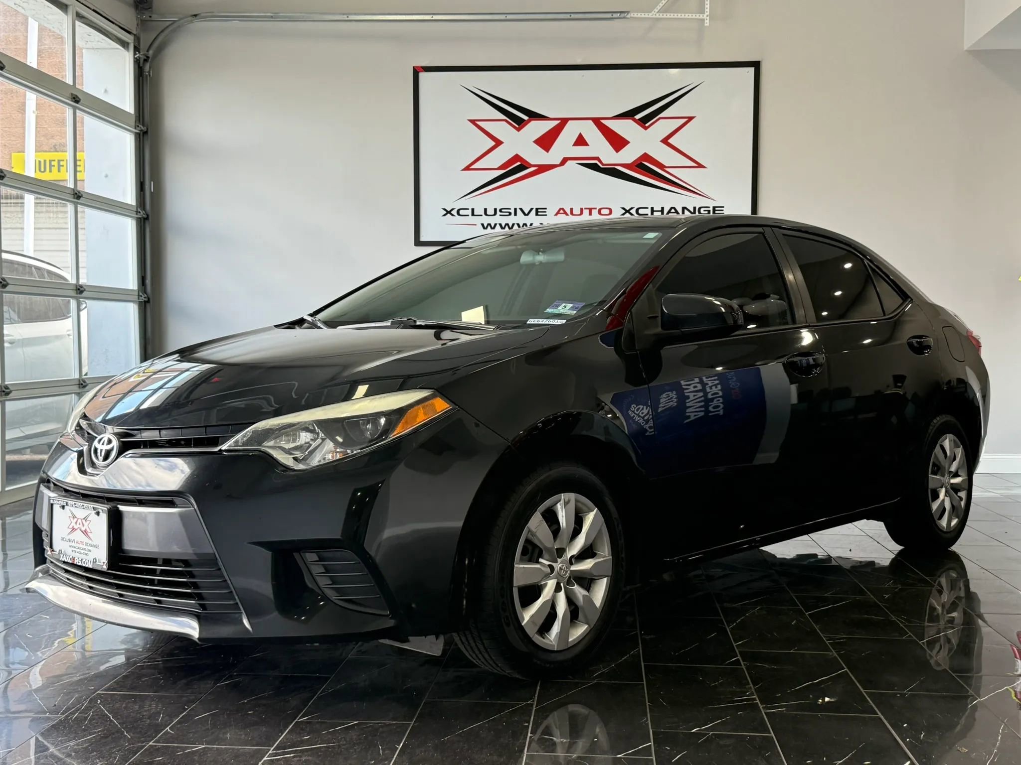 Used 2016 Toyota Corolla LE FWD image 3