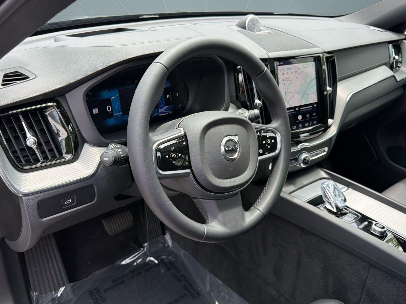Certified 2024 Volvo XC60 B5 Ultimate AWD/4WD image 4