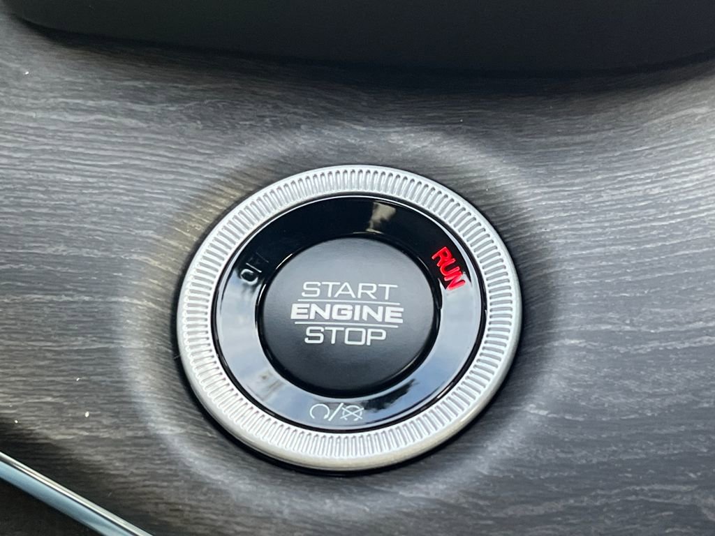 New 2025 Jeep Grand Cherokee L Overland w/ Luxury Tech Group IV image 2