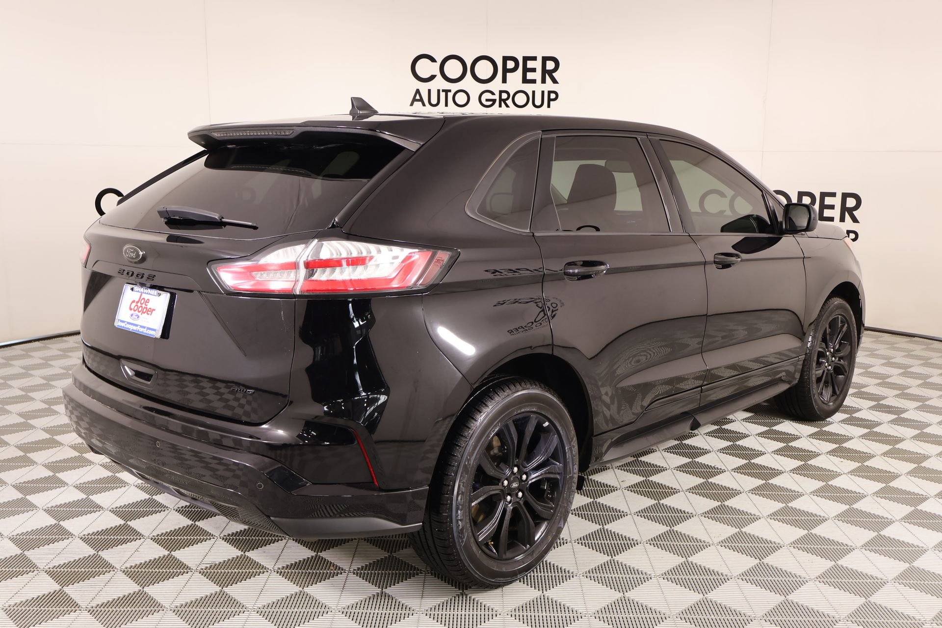 Used 2024 Ford Edge SE w/ Black Appearance Package AWD/4WD image 19