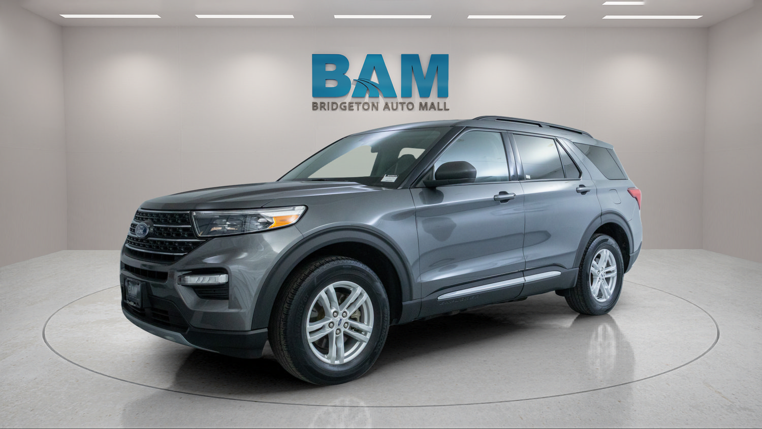 Used 2023 Ford Explorer XLT w/ Equipment Group 202A AWD/4WD image 3