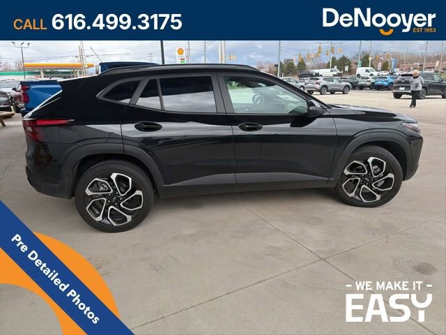 Used 2024 Chevrolet Trax RS w/ Driver Confidence Package image 6