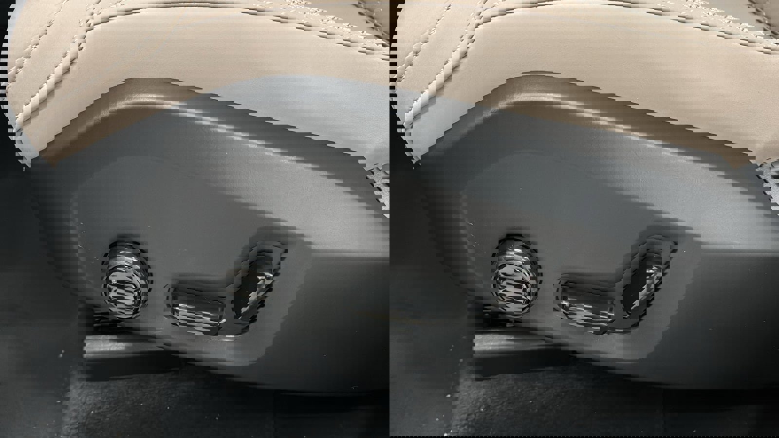 Used 2026 Volvo XC60 B5 Plus w/ Protection Package Premier image 24