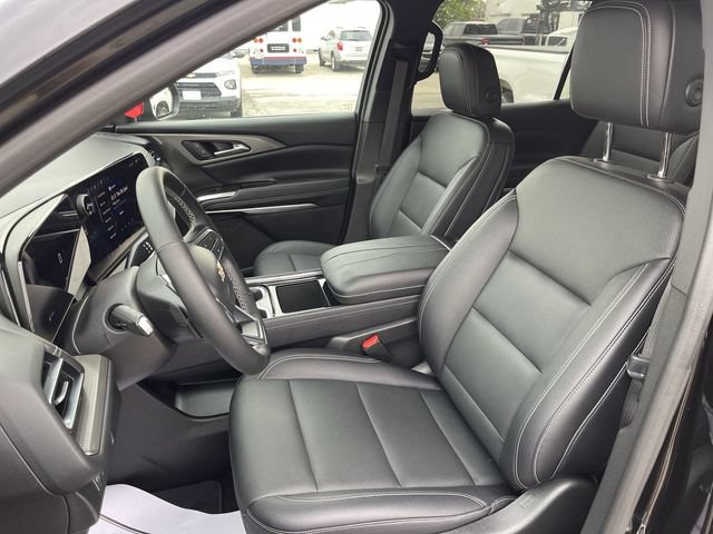 Used 2025 Chevrolet Traverse LT w/ Driver Confidence Package FWD image 11