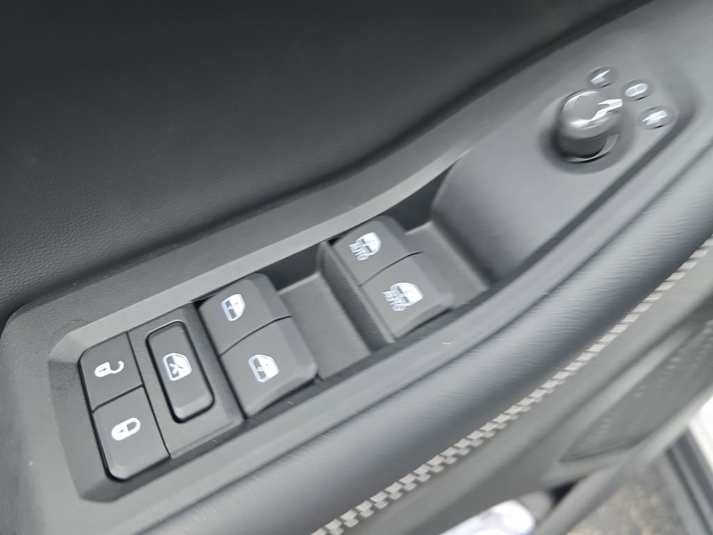 Used 2025 Jeep Grand Cherokee L Limited w/ Black Appearance Package image 17