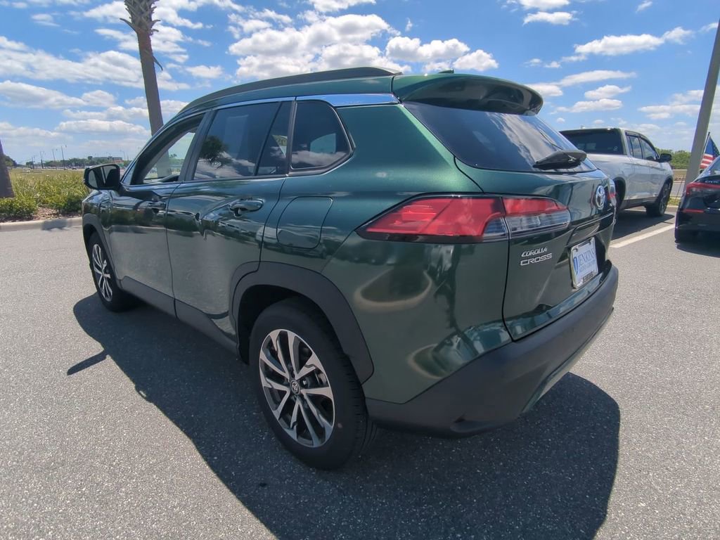 Used 2022 Toyota Corolla Cross XLE image 6