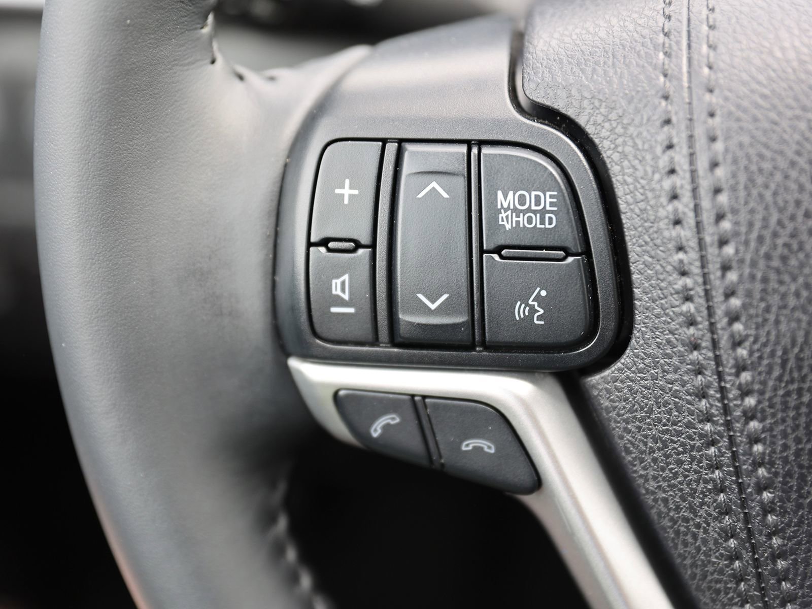 Used 2019 Toyota Highlander XLE AWD/4WD image 41
