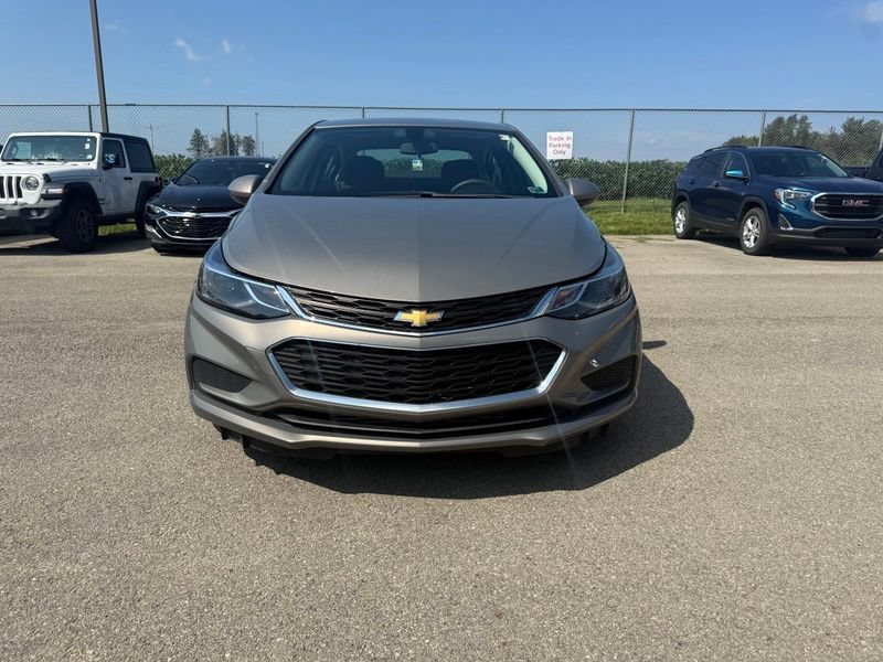 Used 2018 Chevrolet Cruze LT w/ Convenience Package FWD image 12