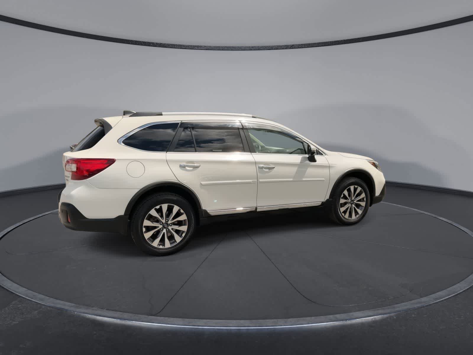 Used 2019 Subaru Outback 3.6R Touring AWD/4WD image 8