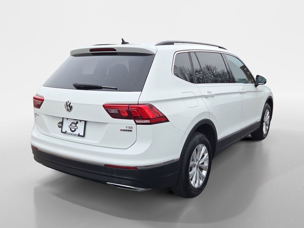 Used 2018 Volkswagen Tiguan SE w/ Panoramic Sunroof Package image 2