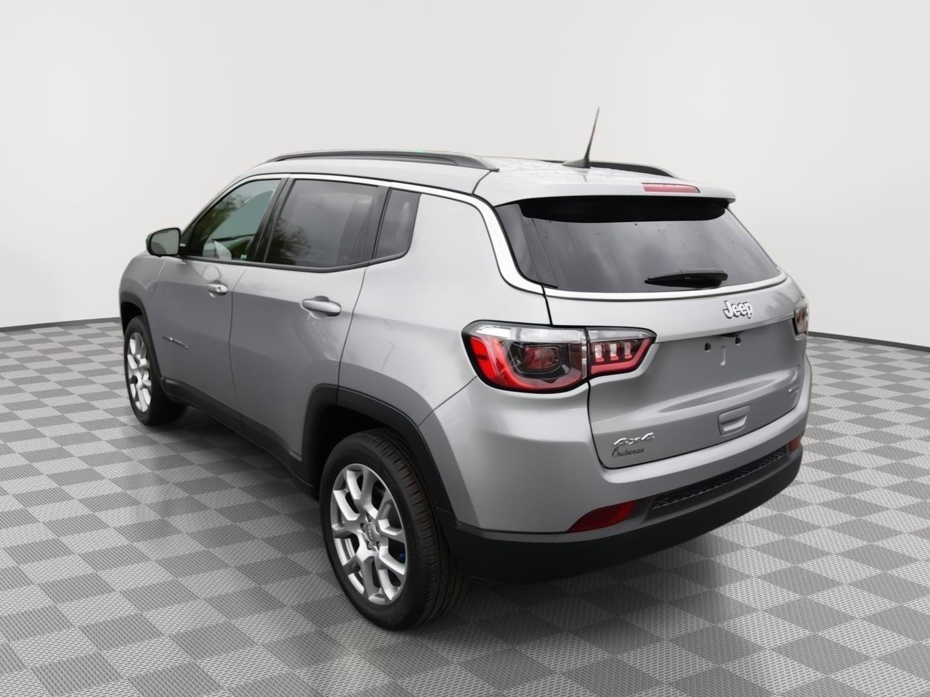 Used 2022 Jeep Compass Latitude AWD/4WD image 7