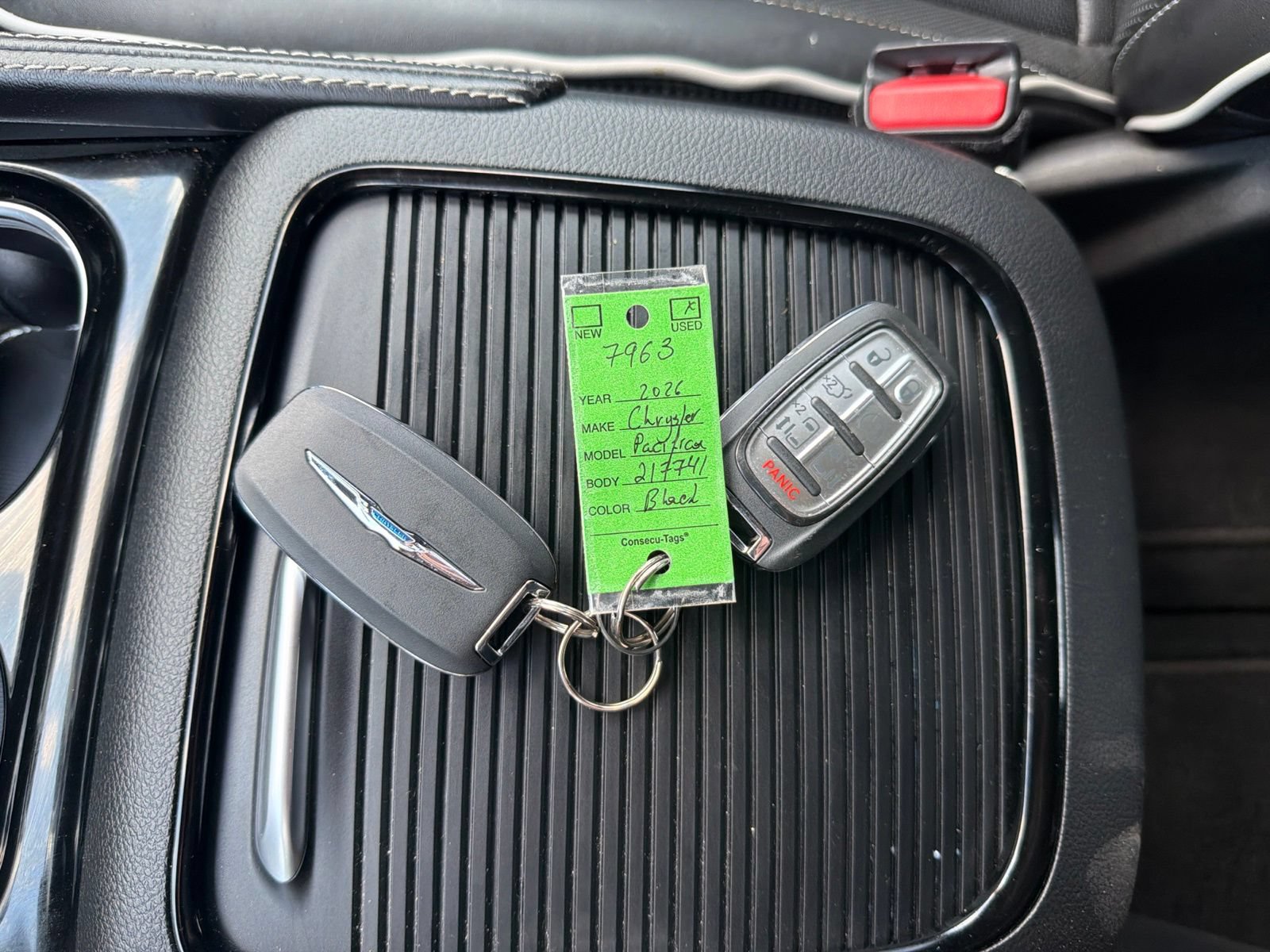 Used 2026 Chrysler Pacifica Limited FWD image 34