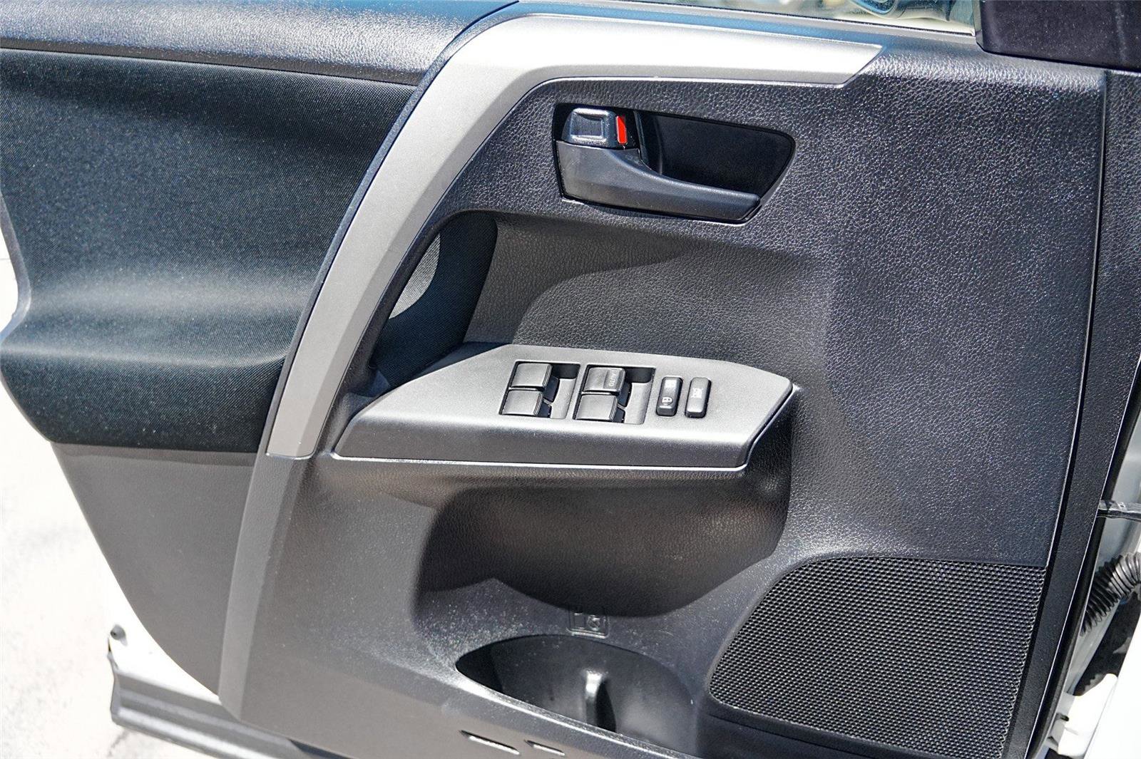 Used 2016 Toyota RAV4 LE image 23