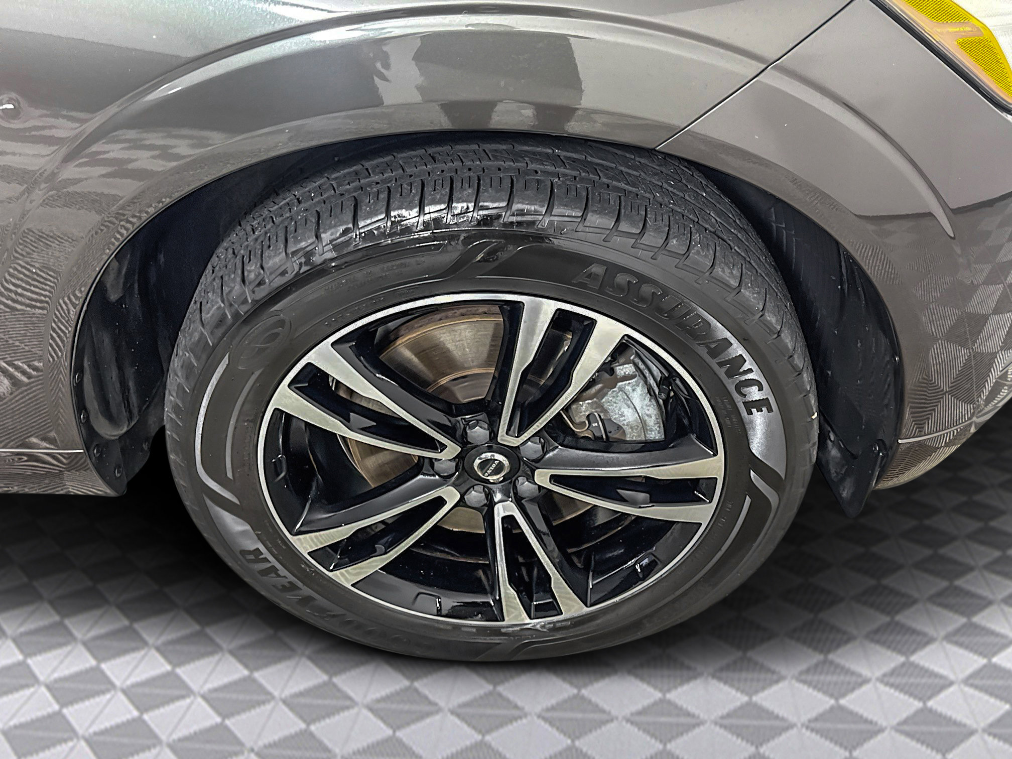 Used 2020 Volvo XC60 T6 Momentum image 32