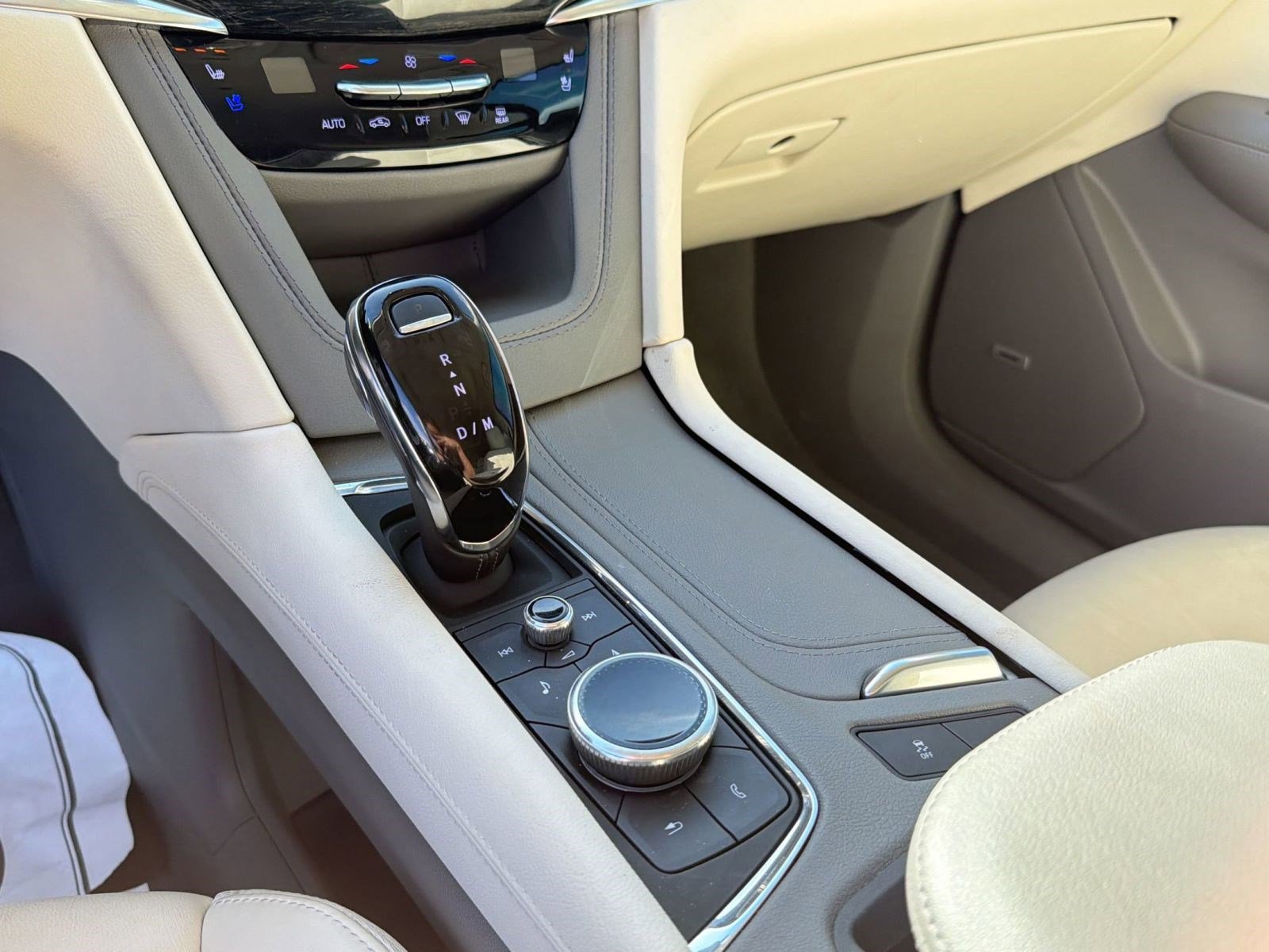 Used 2023 Cadillac XT6 Premium Luxury image 18