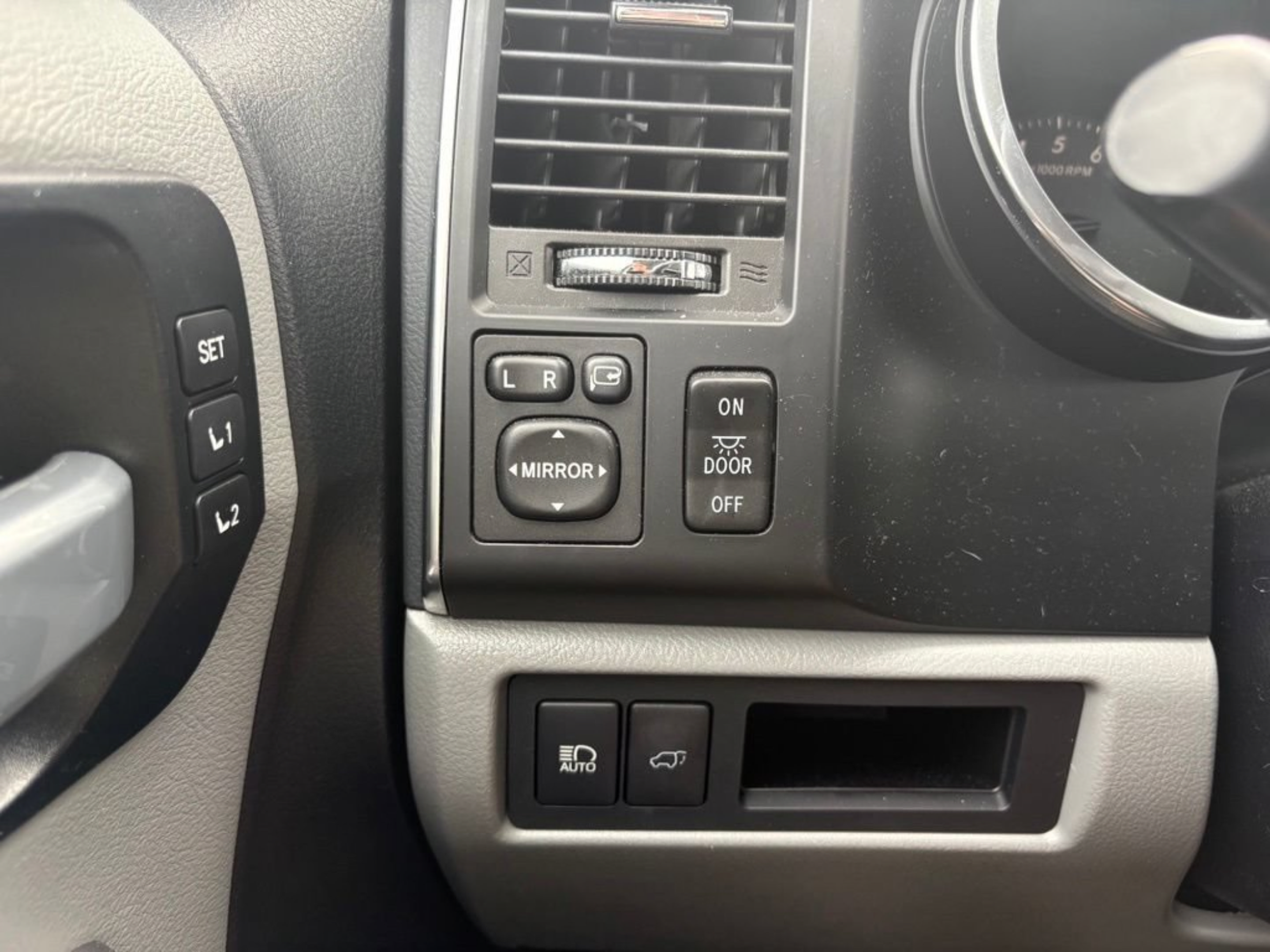 Certified 2021 Toyota Sequoia Limited w/ Safety & Convenience Package AWD/4WD image 18