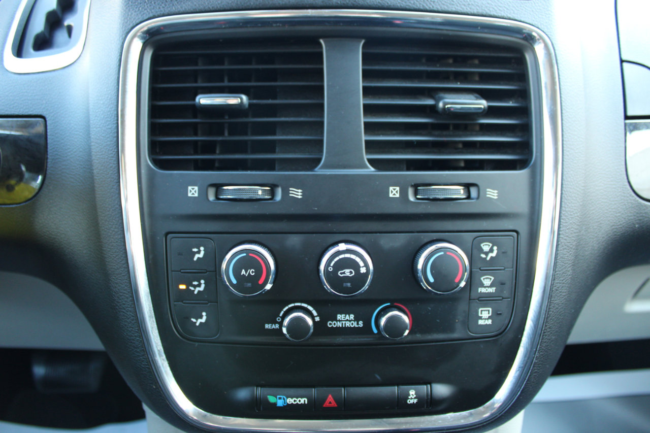 Used 2019 Dodge Grand Caravan SE image 24