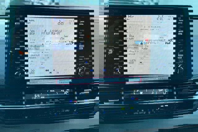 Used 2024 Toyota Sienna XLE w/ XLE Plus Package FWD image 24