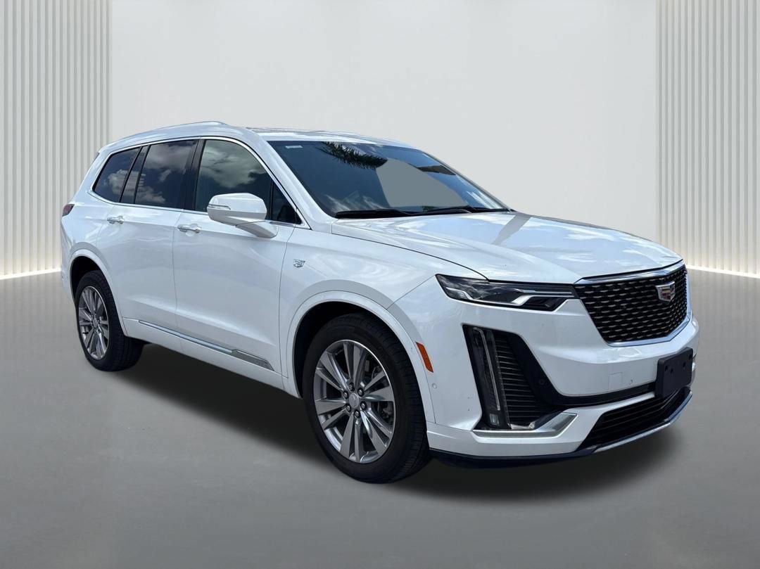 Used 2023 Cadillac XT6 Premium Luxury w/ Technology Package AWD/4WD image 3