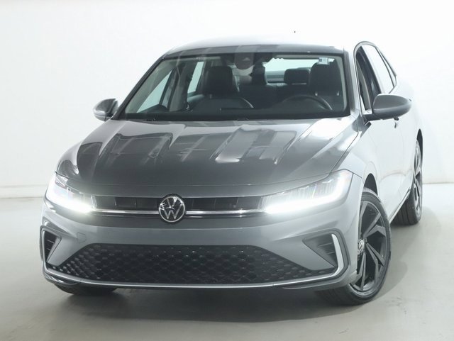 Used 2025 Volkswagen Jetta SE w/ Black Wheel Package image 3