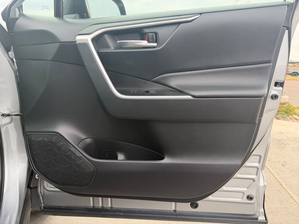 Used 2023 Toyota RAV4 XLE AWD/4WD image 27