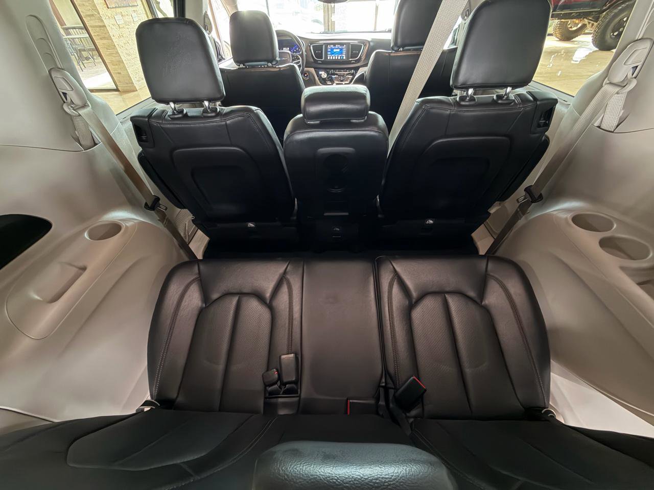 Used 2019 Chrysler Pacifica Touring-L image 28