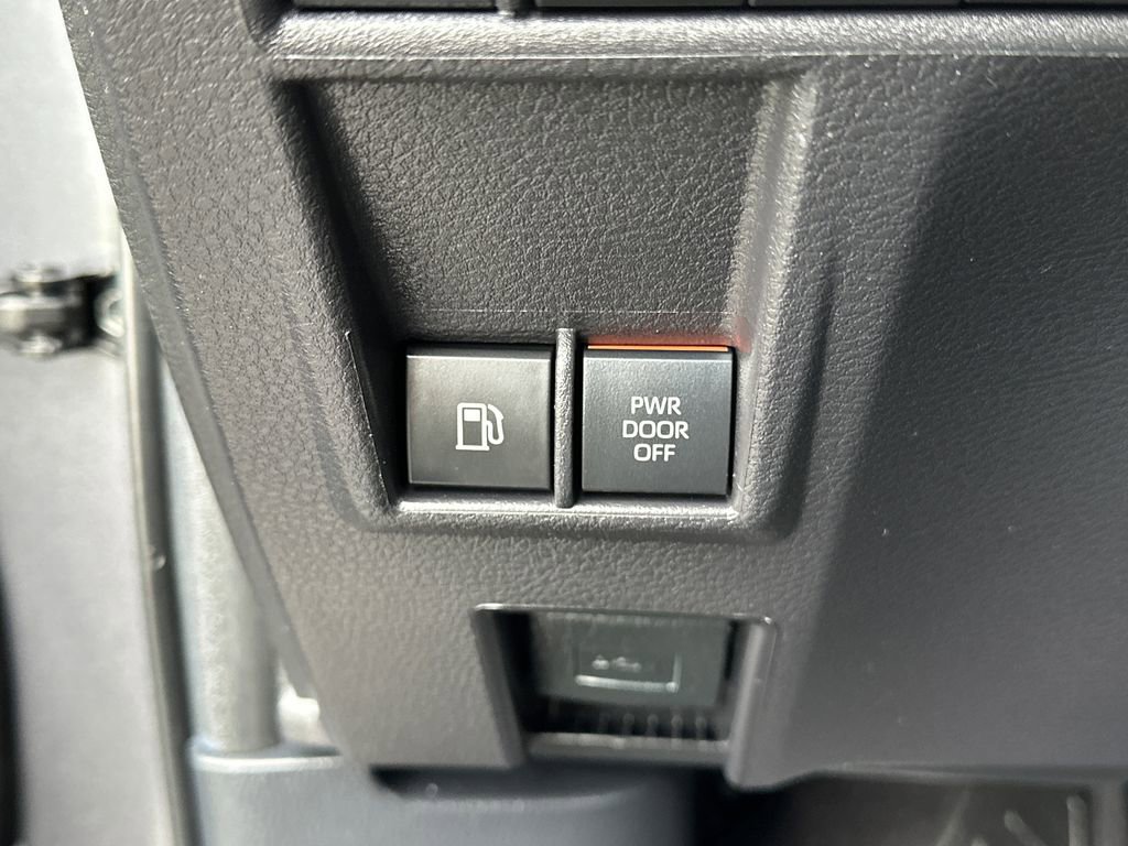 Used 2025 Toyota Sienna Platinum AWD/4WD image 28