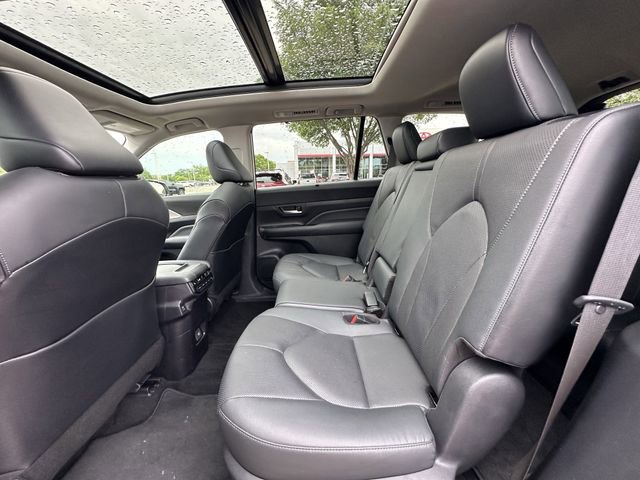 Used 2024 Toyota Grand Highlander Limited image 29