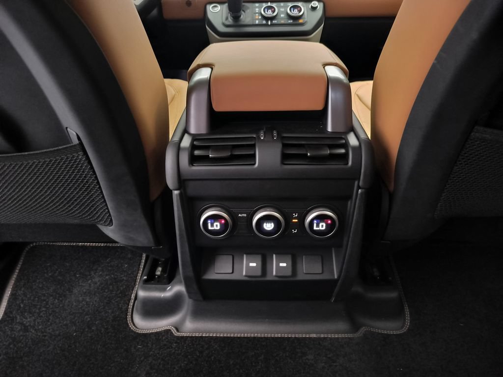Used 2023 Land Rover Defender 110 SE AWD/4WD image 17