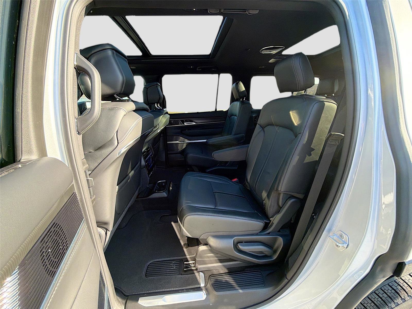 New 2026 Jeep Grand Wagoneer Summit image 21