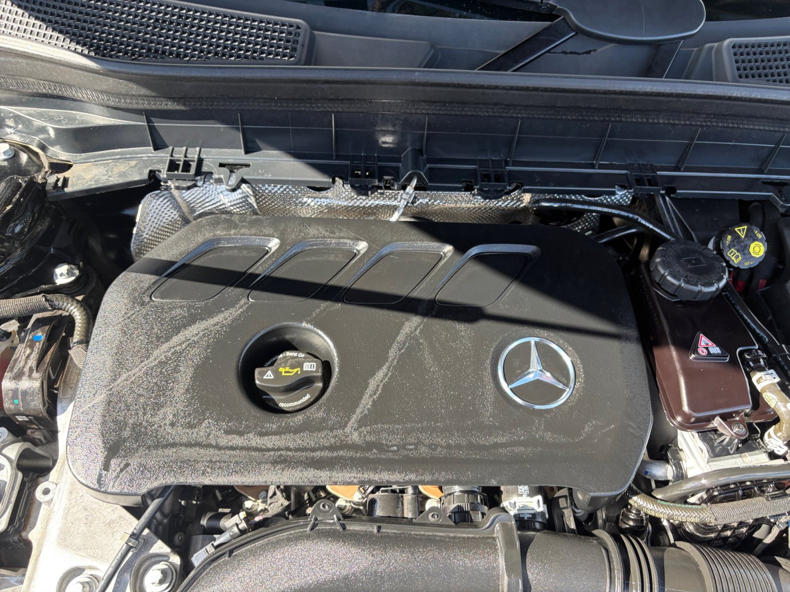 Used 2025 Mercedes-Benz GLB 250 4MATIC image 31