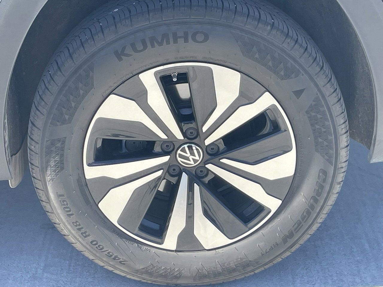 Used 2024 Volkswagen Atlas SE image 4