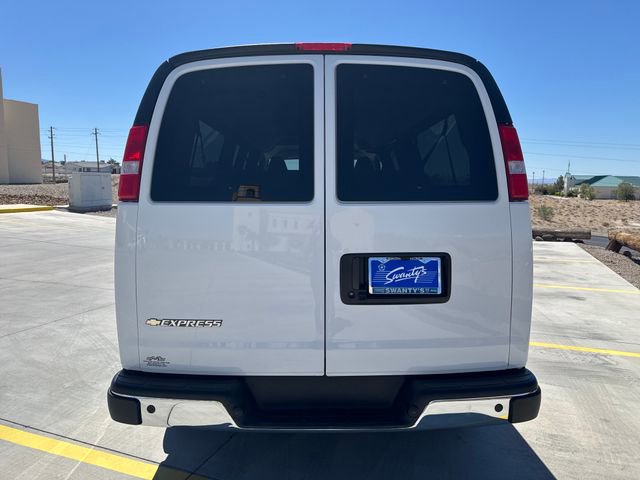 Used 2025 Chevrolet Express 3500 LT w/ LT Preferred Equipment Group RWD image 4