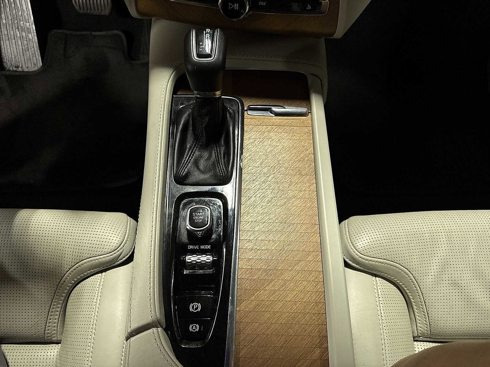 Used 2018 Volvo XC90 T6 Inscription w/ Convenience Package AWD/4WD image 32