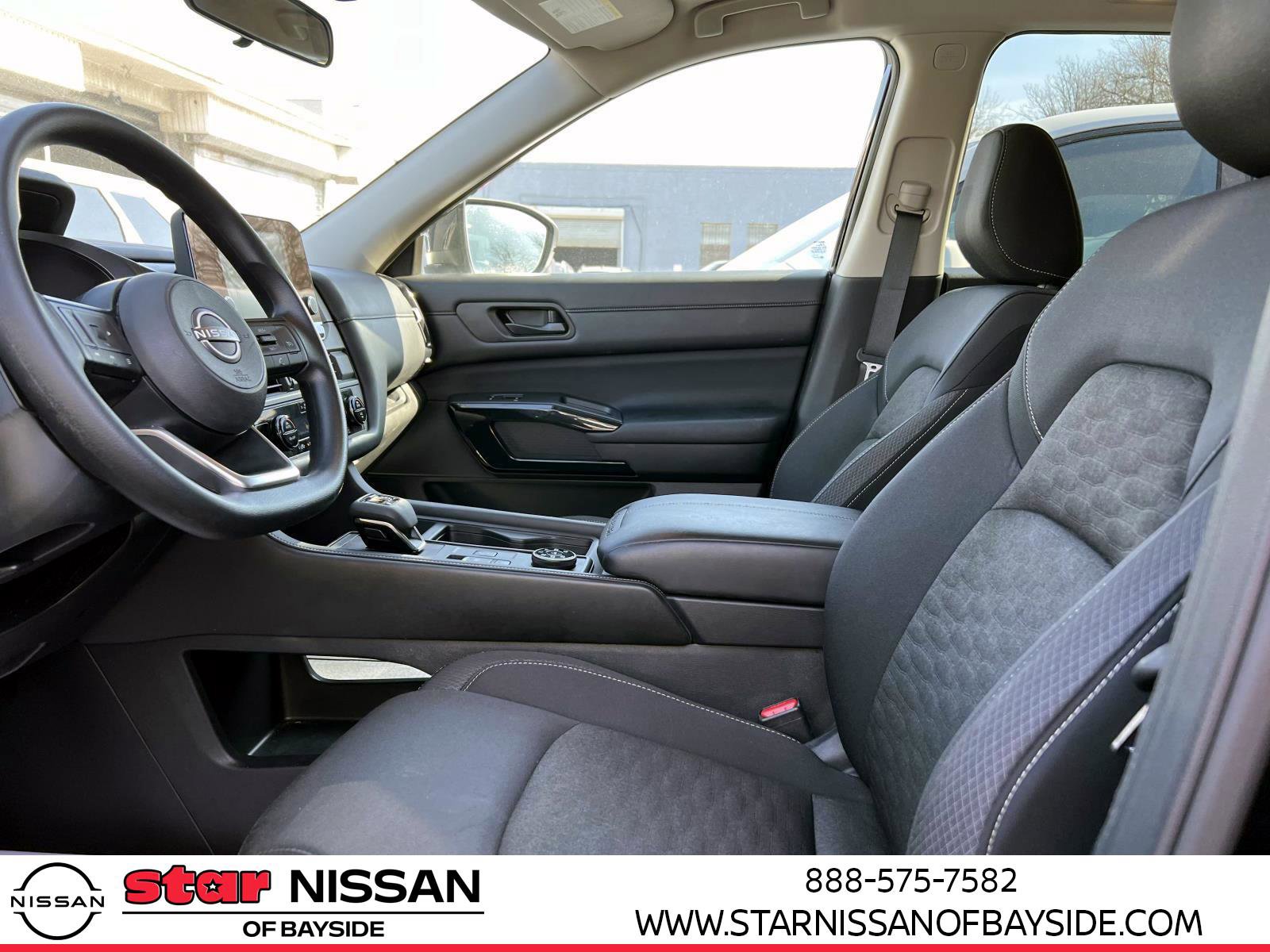 Used 2024 Nissan Pathfinder S image 15