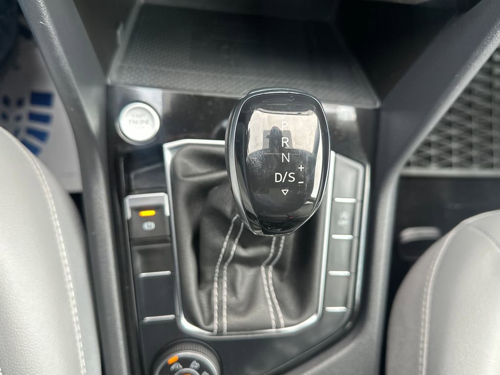 Used 2023 Volkswagen Taos SE w/ Panoramic Sunroof Package image 12