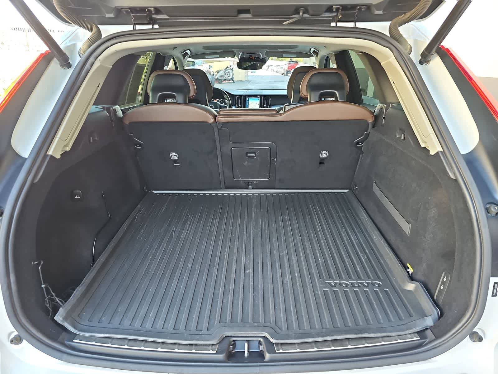 Used 2018 Volvo XC60 T5 Momentum w/ Convenience Package AWD/4WD image 23