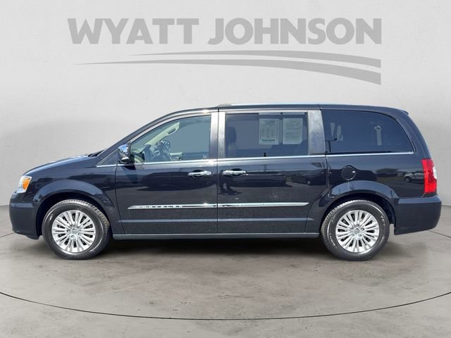 Used 2015 Chrysler Town & Country Limited Platinum image 2