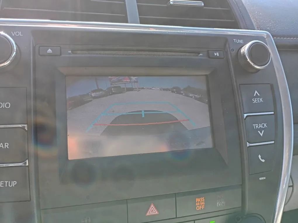 Used 2016 Toyota Camry LE FWD image 16