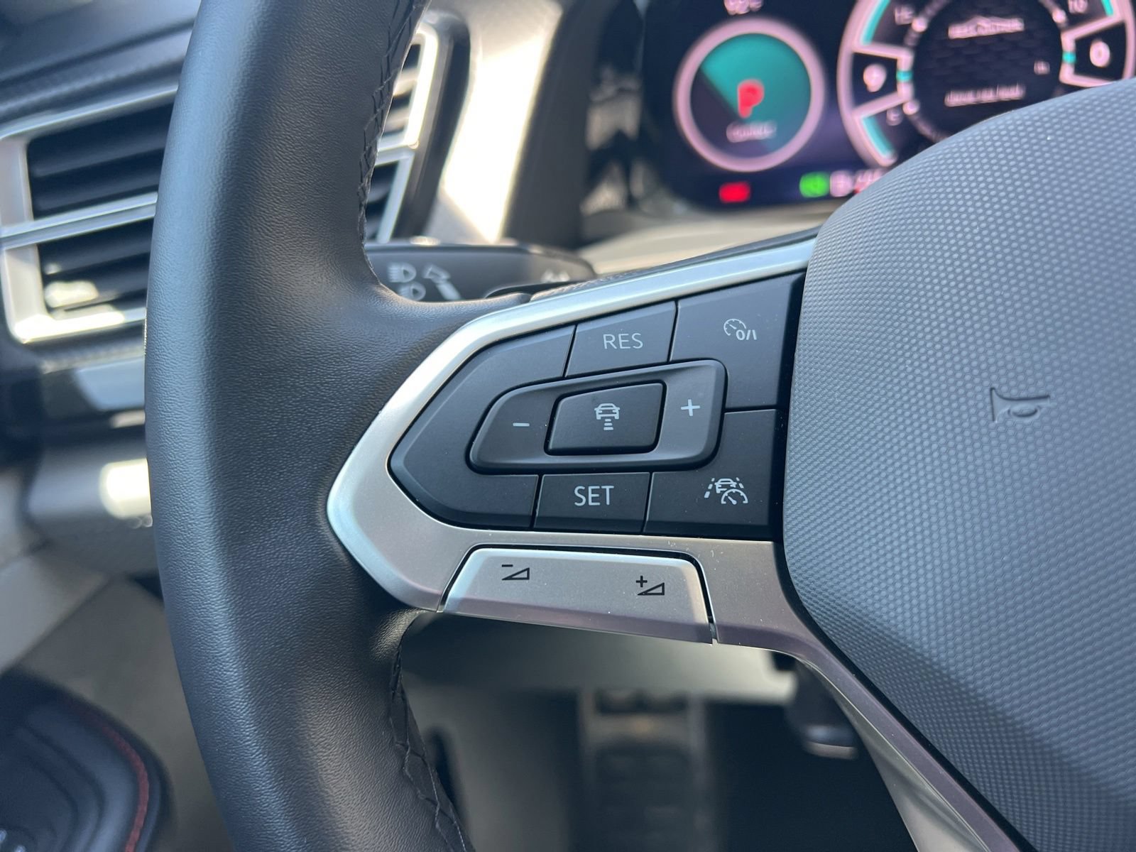 Certified 2024 Volkswagen Atlas Peak Edition SE AWD/4WD image 21