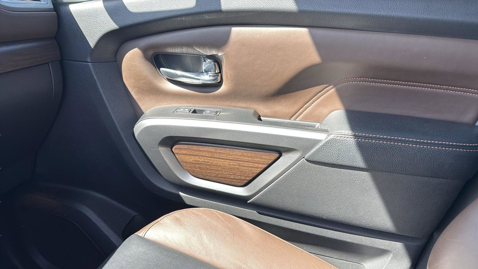 Used 2017 Nissan Titan Platinum Reserve image 20