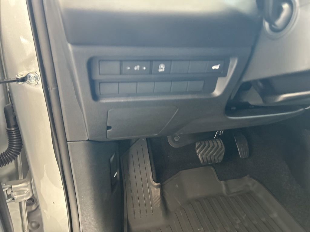 New 2026 Mitsubishi Outlander SE image 40