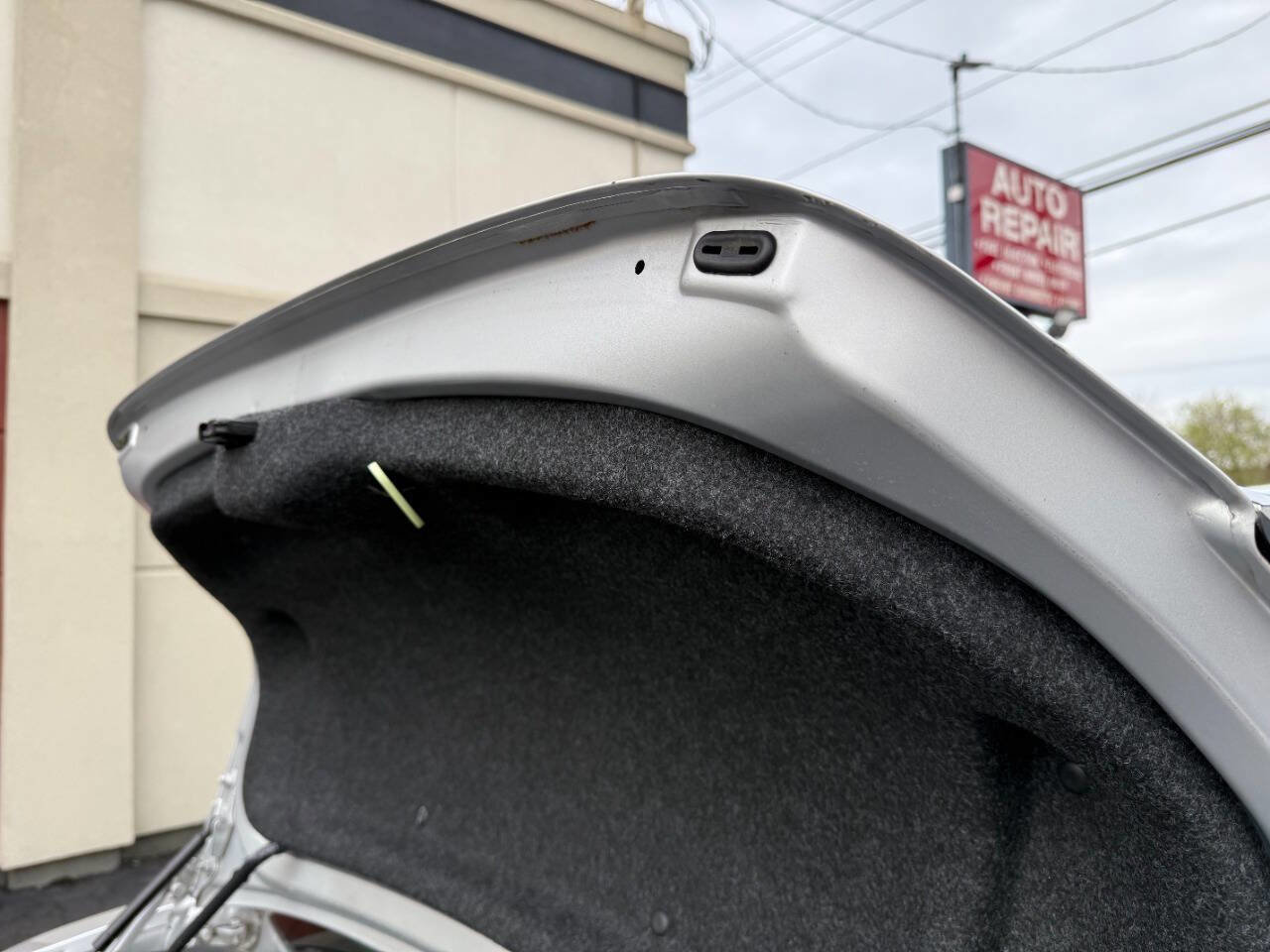 Used 2011 Chrysler 200 LX FWD image 10