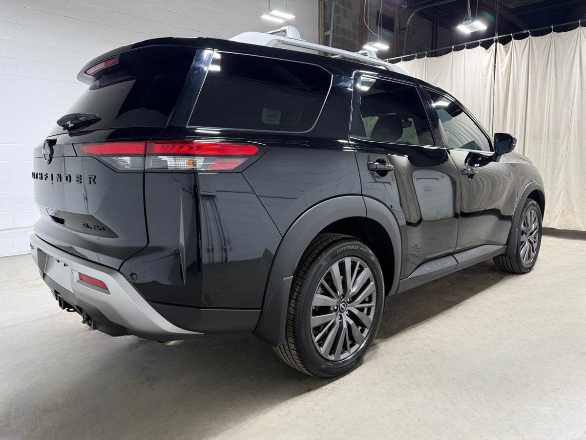 Used 2024 Nissan Pathfinder SL w/ SL Premium Package AWD/4WD image 4