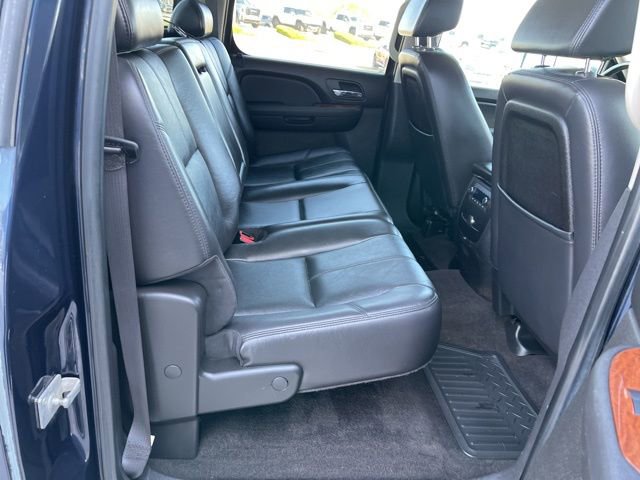 Used 2007 GMC Sierra 2500 SLT w/ EZ-Lift Tailgate Package AWD/4WD image 17