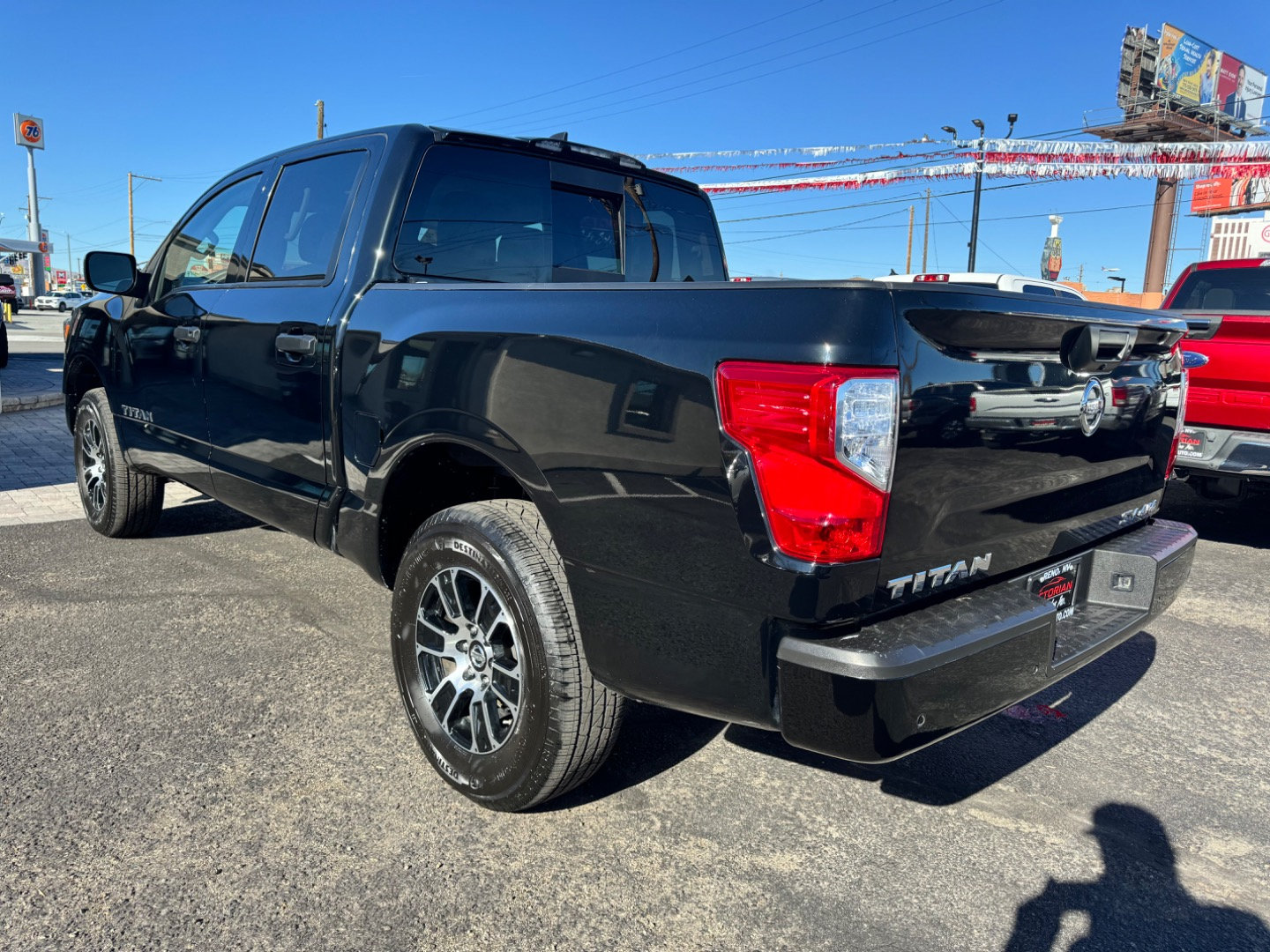Used 2022 Nissan Titan SV AWD/4WD image 5