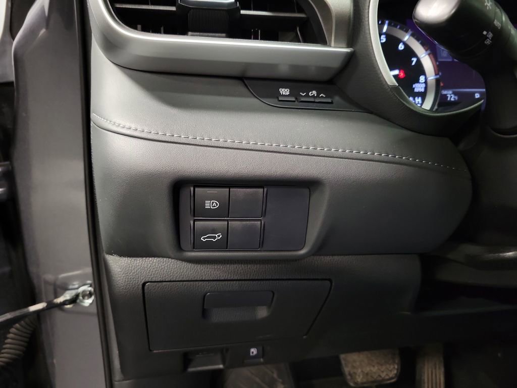 Used 2021 Toyota Highlander XLE image 22